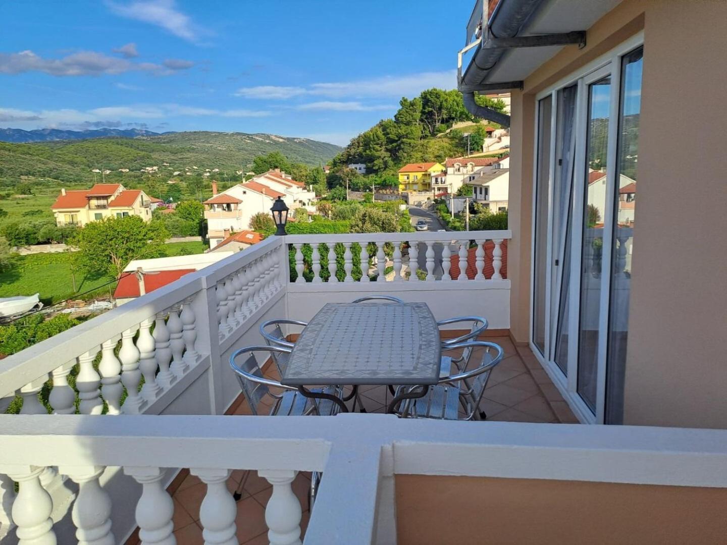 Apartments Mig - With Beautiful Garden Супетарська Драґа Екстер'єр фото