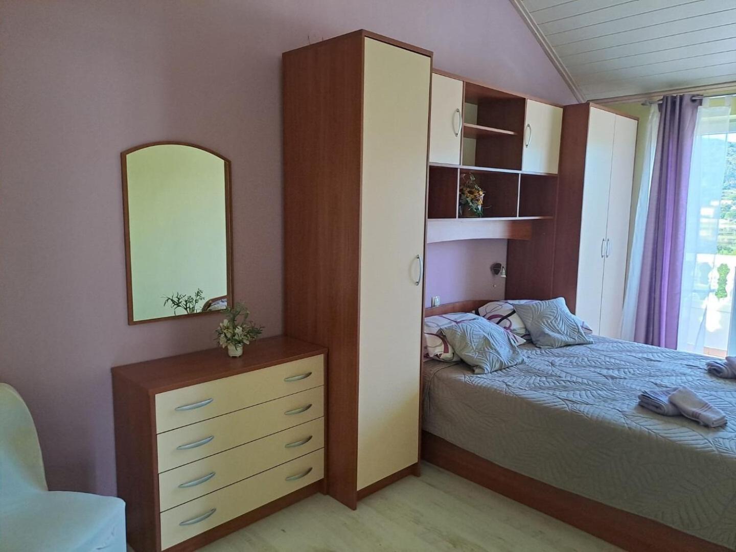 Apartments Mig - With Beautiful Garden Супетарська Драґа Екстер'єр фото